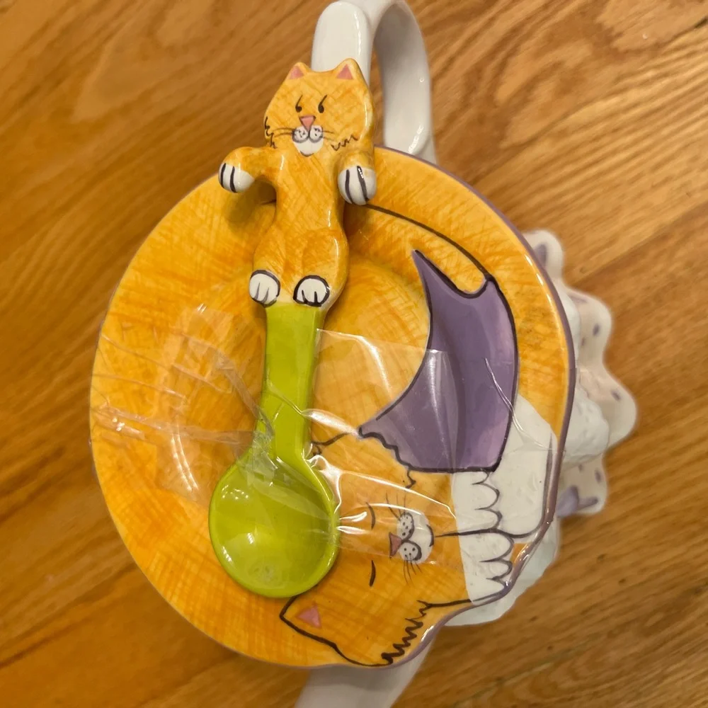 Cat teapot with spoon